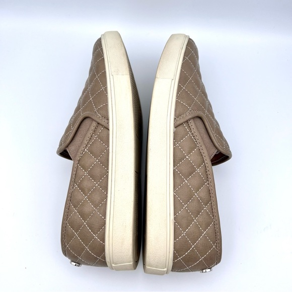 EUC Women’s Steve Madden Ecentrcq Grey Quilted Slip On Sneaker Size 8 - Picture 7 of 8
